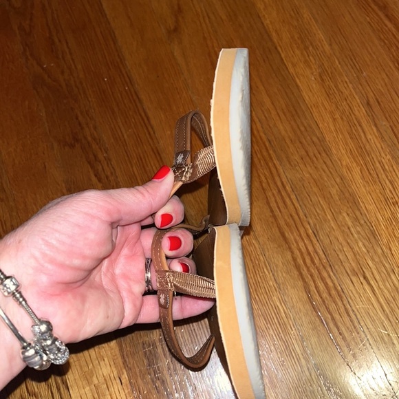Lucky Brand tan leather flip flops size 7M - Picture 3 of 8